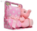 Różowy pluszowy słoń z kocykiem.